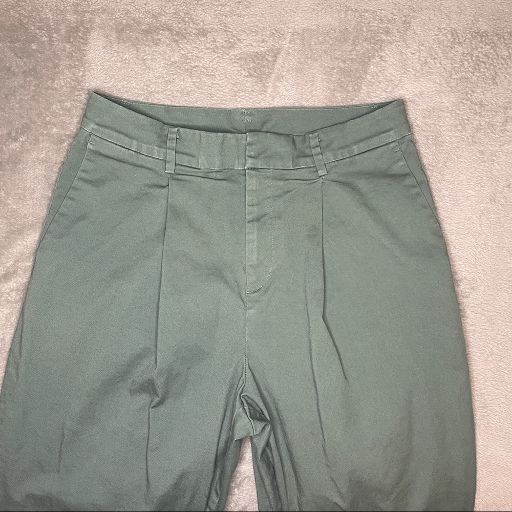 Uniqlo green pants